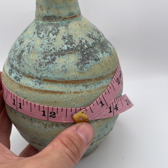 Signed studio pottery vase - Picture 9 of 9